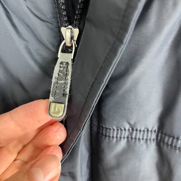 Burton Black Dryride Puffer Vest w/ Faux Trim on Hood - Picture 8 of 11